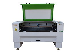 使用皮革切割機(jī)廠家的設(shè)備要注意哪些事情？